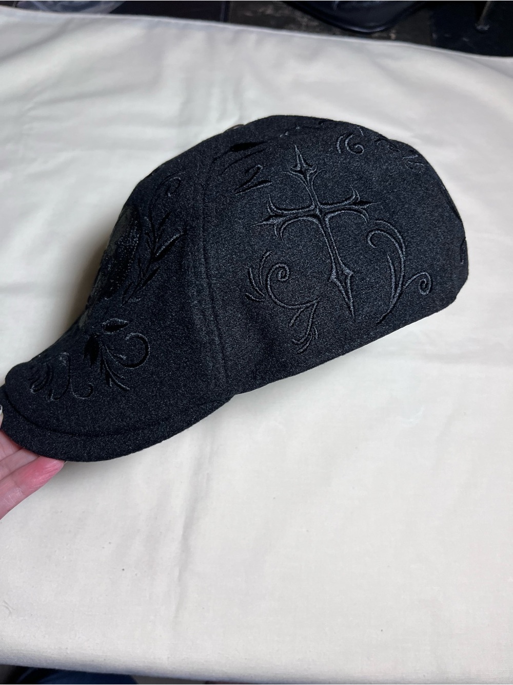 Women’s Black Gothic Embroidery Beret"